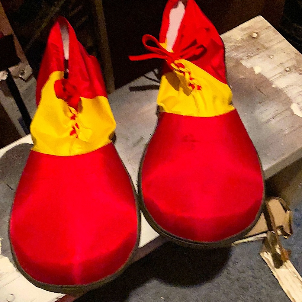 CLOWN SHOES